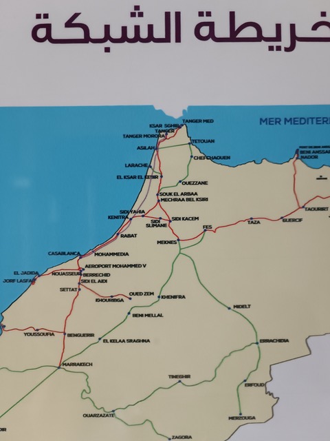 Map with train lines. Express-line in purple. Photo © Karethe Linaae